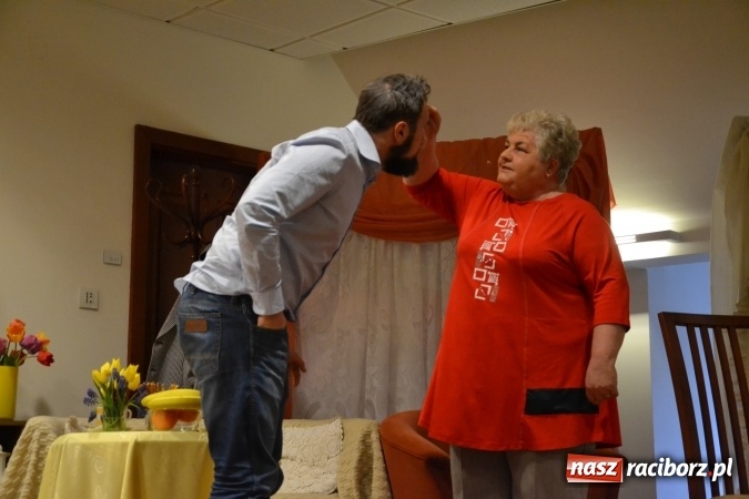 Zdjęcie w galerii na portalu naszraciborz.pl: Członkowie SITG Oddział w Rybniku wzięli udział w spektaklu Rozmówki na linii wiadomości z regionu