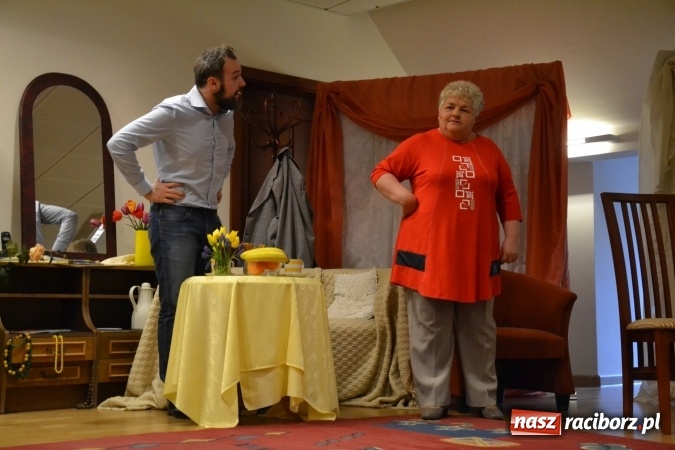 Zdjęcie w galerii na portalu naszraciborz.pl: Członkowie SITG Oddział w Rybniku wzięli udział w spektaklu Rozmówki na linii wiadomości z regionu