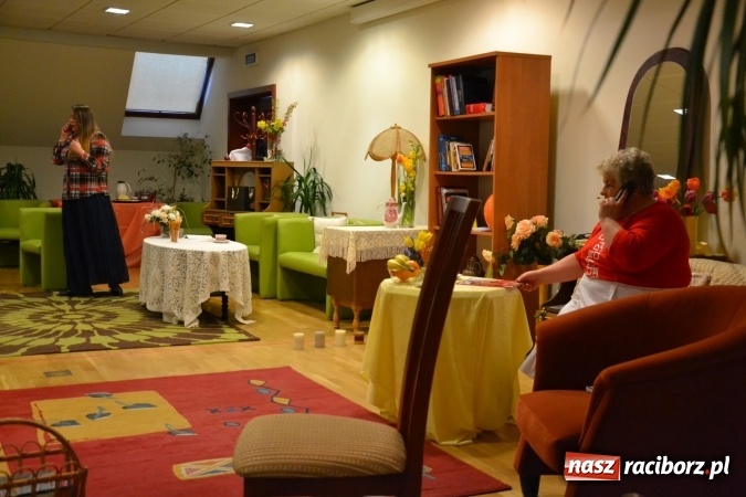 Zdjęcie w galerii na portalu naszraciborz.pl: Członkowie SITG Oddział w Rybniku wzięli udział w spektaklu Rozmówki na linii wiadomości z regionu