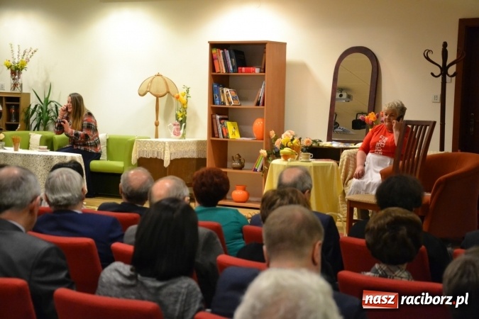 Zdjęcie w galerii na portalu naszraciborz.pl: Członkowie SITG Oddział w Rybniku wzięli udział w spektaklu Rozmówki na linii wiadomości z regionu
