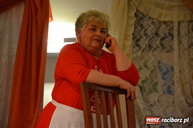 Zdjęcie w galerii na portalu naszraciborz.pl: Członkowie SITG Oddział w Rybniku wzięli udział w spektaklu Rozmówki na linii wiadomości z regionu