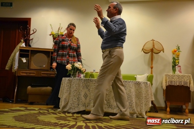 Zdjęcie w galerii na portalu naszraciborz.pl: Członkowie SITG Oddział w Rybniku wzięli udział w spektaklu Rozmówki na linii wiadomości z regionu