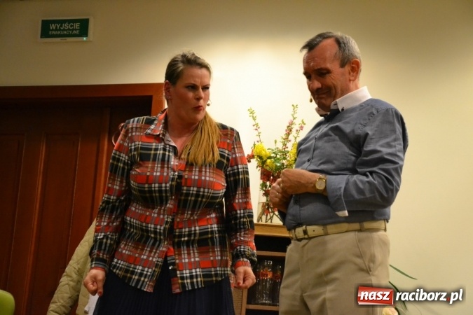 Zdjęcie w galerii na portalu naszraciborz.pl: Członkowie SITG Oddział w Rybniku wzięli udział w spektaklu Rozmówki na linii wiadomości z regionu