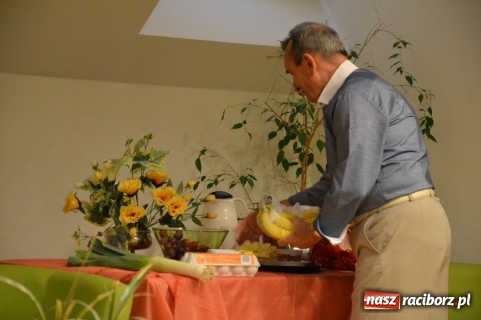 Zdjęcie w galerii na portalu naszraciborz.pl: Członkowie SITG Oddział w Rybniku wzięli udział w spektaklu Rozmówki na linii wiadomości z regionu