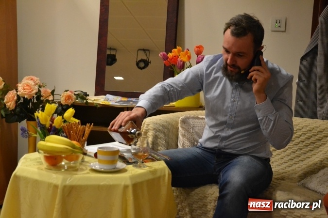 Zdjęcie w galerii na portalu naszraciborz.pl: Członkowie SITG Oddział w Rybniku wzięli udział w spektaklu Rozmówki na linii wiadomości z regionu