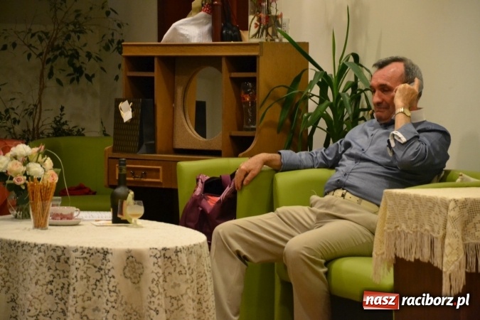 Zdjęcie w galerii na portalu naszraciborz.pl: Członkowie SITG Oddział w Rybniku wzięli udział w spektaklu Rozmówki na linii wiadomości z regionu