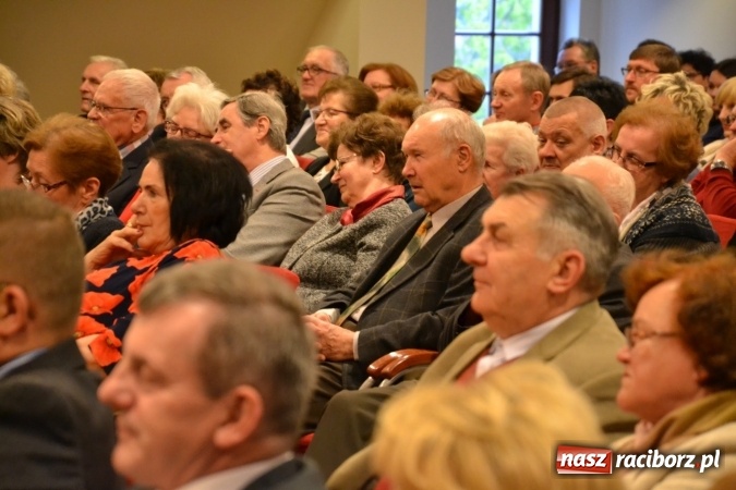 Zdjęcie w galerii na portalu naszraciborz.pl: Członkowie SITG Oddział w Rybniku wzięli udział w spektaklu Rozmówki na linii wiadomości z regionu