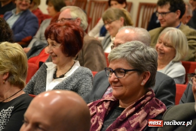 Zdjęcie w galerii na portalu naszraciborz.pl: Członkowie SITG Oddział w Rybniku wzięli udział w spektaklu Rozmówki na linii wiadomości z regionu