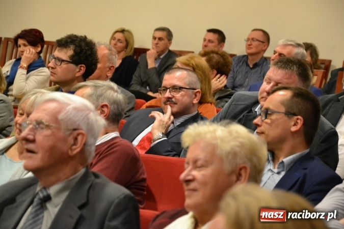 Zdjęcie w galerii na portalu naszraciborz.pl: Członkowie SITG Oddział w Rybniku wzięli udział w spektaklu Rozmówki na linii wiadomości z regionu