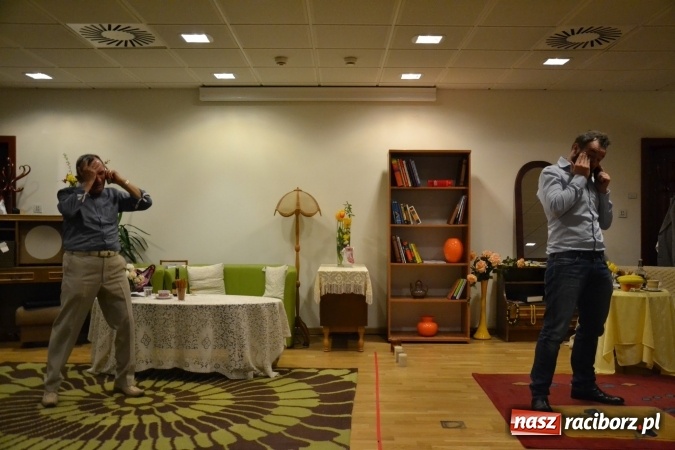 Zdjęcie w galerii na portalu naszraciborz.pl: Członkowie SITG Oddział w Rybniku wzięli udział w spektaklu Rozmówki na linii wiadomości z regionu