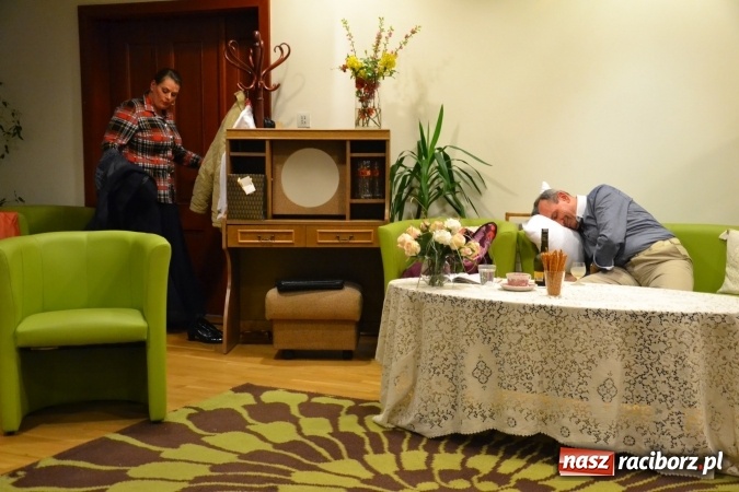 Zdjęcie w galerii na portalu naszraciborz.pl: Członkowie SITG Oddział w Rybniku wzięli udział w spektaklu Rozmówki na linii wiadomości z regionu