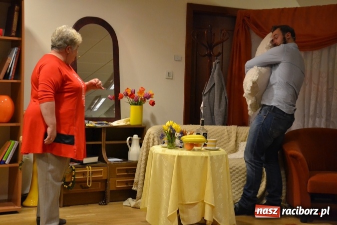 Zdjęcie w galerii na portalu naszraciborz.pl: Członkowie SITG Oddział w Rybniku wzięli udział w spektaklu Rozmówki na linii wiadomości z regionu