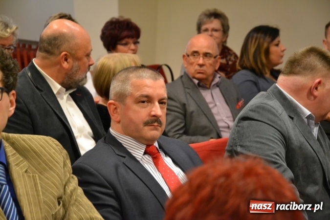 Zdjęcie w galerii na portalu naszraciborz.pl: Członkowie SITG Oddział w Rybniku wzięli udział w spektaklu Rozmówki na linii wiadomości z regionu