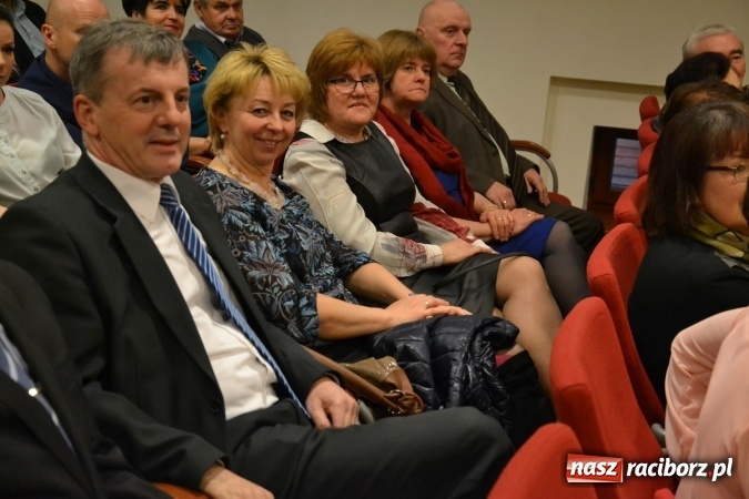 Zdjęcie w galerii na portalu naszraciborz.pl: Członkowie SITG Oddział w Rybniku wzięli udział w spektaklu Rozmówki na linii wiadomości z regionu