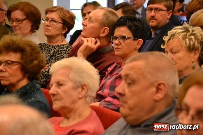 Zdjęcie w galerii na portalu naszraciborz.pl: Członkowie SITG Oddział w Rybniku wzięli udział w spektaklu Rozmówki na linii wiadomości z regionu