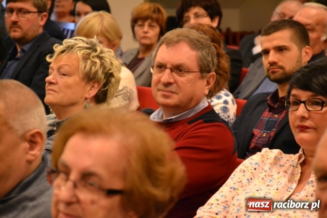 Zdjęcie w galerii na portalu naszraciborz.pl: Członkowie SITG Oddział w Rybniku wzięli udział w spektaklu Rozmówki na linii wiadomości z regionu