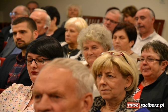 Zdjęcie w galerii na portalu naszraciborz.pl: Członkowie SITG Oddział w Rybniku wzięli udział w spektaklu Rozmówki na linii wiadomości z regionu