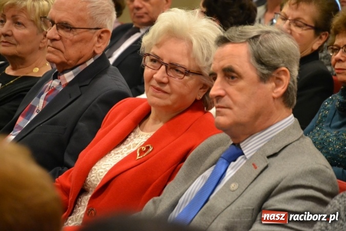 Zdjęcie w galerii na portalu naszraciborz.pl: Członkowie SITG Oddział w Rybniku wzięli udział w spektaklu Rozmówki na linii wiadomości z regionu