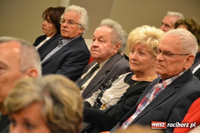 Zdjęcie w galerii na portalu naszraciborz.pl: Członkowie SITG Oddział w Rybniku wzięli udział w spektaklu Rozmówki na linii wiadomości z regionu