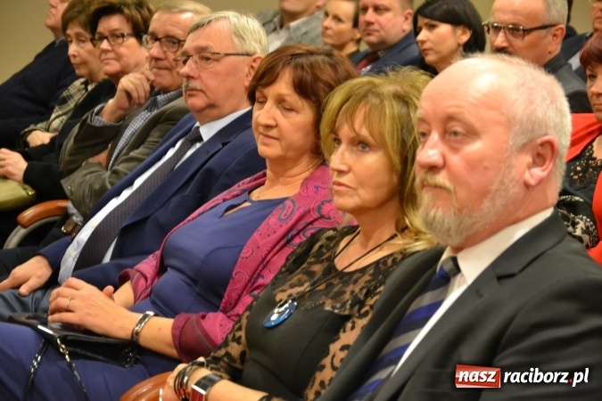 Zdjęcie w galerii na portalu naszraciborz.pl: Członkowie SITG Oddział w Rybniku wzięli udział w spektaklu Rozmówki na linii wiadomości z regionu