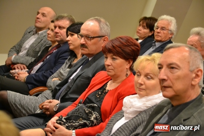 Zdjęcie w galerii na portalu naszraciborz.pl: Członkowie SITG Oddział w Rybniku wzięli udział w spektaklu Rozmówki na linii wiadomości z regionu