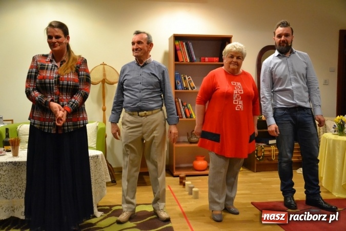 Zdjęcie w galerii na portalu naszraciborz.pl: Członkowie SITG Oddział w Rybniku wzięli udział w spektaklu Rozmówki na linii wiadomości z regionu