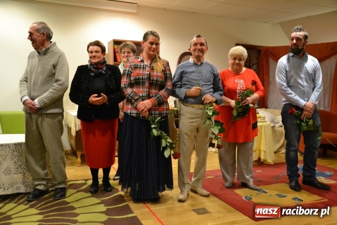 Zdjęcie w galerii na portalu naszraciborz.pl: Członkowie SITG Oddział w Rybniku wzięli udział w spektaklu Rozmówki na linii wiadomości z regionu