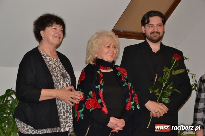 Zdjęcie w galerii na portalu naszraciborz.pl: Członkowie SITG Oddział w Rybniku wzięli udział w spektaklu Rozmówki na linii wiadomości z regionu