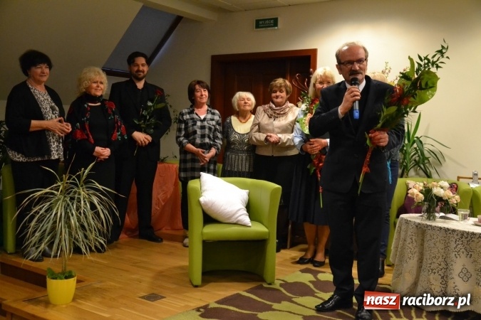 Zdjęcie w galerii na portalu naszraciborz.pl: Członkowie SITG Oddział w Rybniku wzięli udział w spektaklu Rozmówki na linii wiadomości z regionu