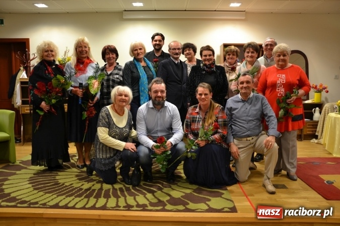 Zdjęcie w galerii na portalu naszraciborz.pl: Członkowie SITG Oddział w Rybniku wzięli udział w spektaklu Rozmówki na linii wiadomości z regionu