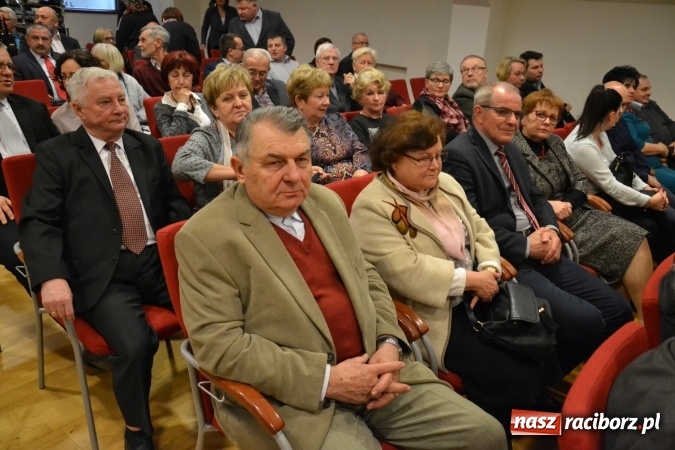 Zdjęcie w galerii na portalu naszraciborz.pl: Członkowie SITG Oddział w Rybniku wzięli udział w spektaklu Rozmówki na linii wiadomości z regionu