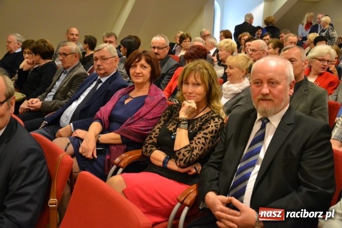 Zdjęcie w galerii na portalu naszraciborz.pl: Członkowie SITG Oddział w Rybniku wzięli udział w spektaklu Rozmówki na linii wiadomości z regionu