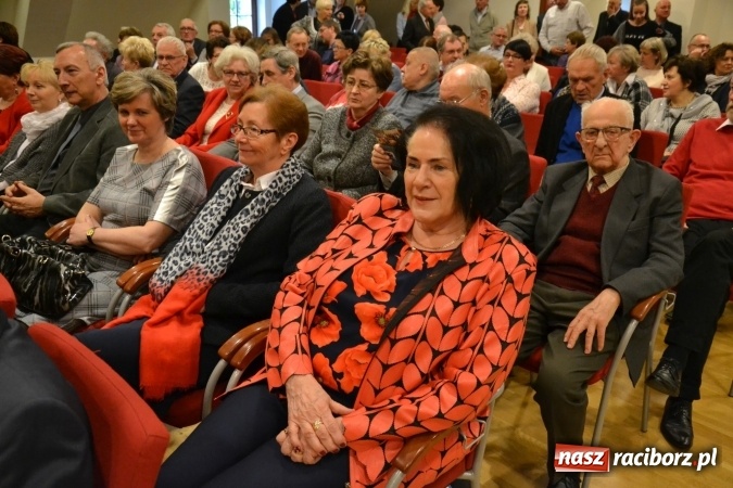 Zdjęcie w galerii na portalu naszraciborz.pl: Członkowie SITG Oddział w Rybniku wzięli udział w spektaklu Rozmówki na linii wiadomości z regionu