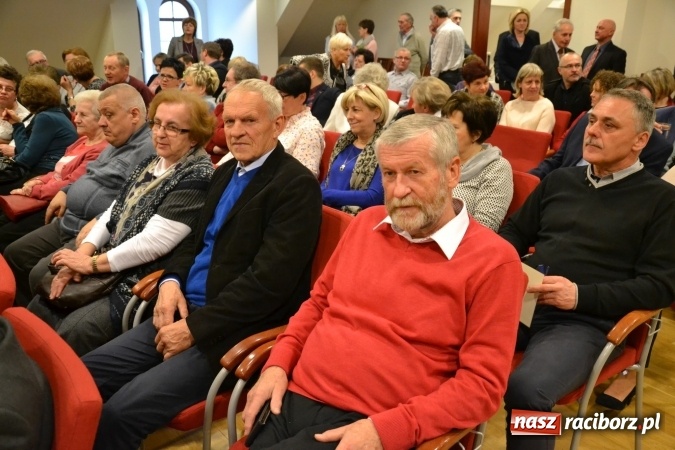 Zdjęcie w galerii na portalu naszraciborz.pl: Członkowie SITG Oddział w Rybniku wzięli udział w spektaklu Rozmówki na linii wiadomości z regionu
