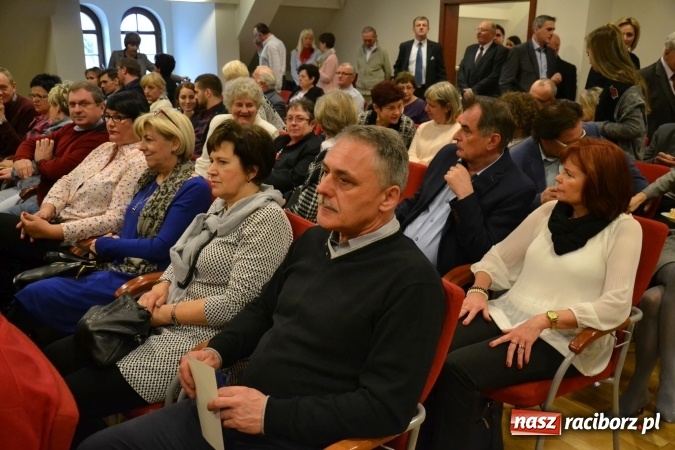 Zdjęcie w galerii na portalu naszraciborz.pl: Członkowie SITG Oddział w Rybniku wzięli udział w spektaklu Rozmówki na linii wiadomości z regionu