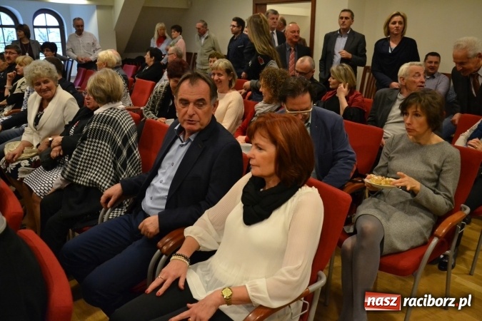 Zdjęcie w galerii na portalu naszraciborz.pl: Członkowie SITG Oddział w Rybniku wzięli udział w spektaklu Rozmówki na linii wiadomości z regionu