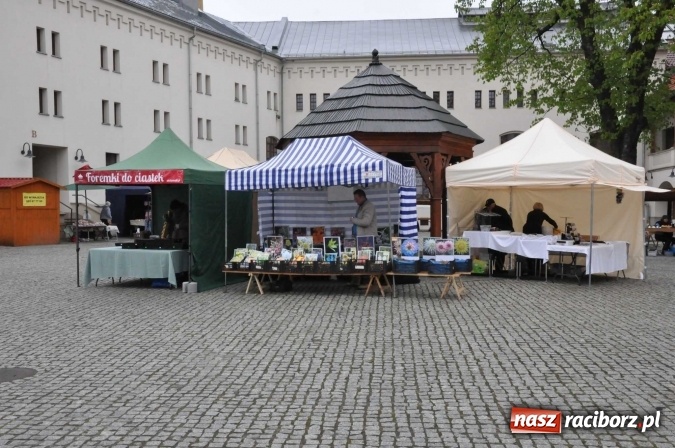 Zdjęcie w galerii na portalu naszraciborz.pl: Pogoda rankiem przestraszyła, ale zamkowy jarmark ruszył  wiadomości z regionu