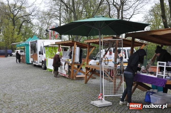 Zdjęcie w galerii na portalu naszraciborz.pl: Pogoda rankiem przestraszyła, ale zamkowy jarmark ruszył  wiadomości z regionu