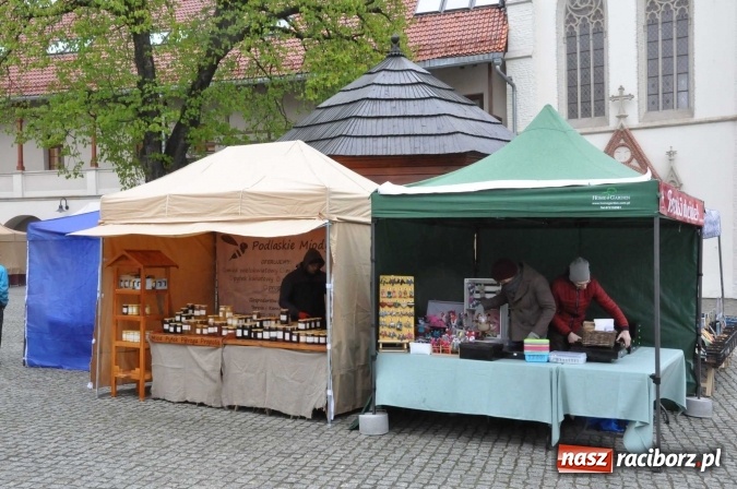 Zdjęcie w galerii na portalu naszraciborz.pl: Pogoda rankiem przestraszyła, ale zamkowy jarmark ruszył  wiadomości z regionu