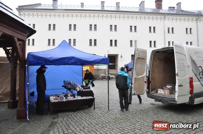 Zdjęcie w galerii na portalu naszraciborz.pl: Pogoda rankiem przestraszyła, ale zamkowy jarmark ruszył  wiadomości z regionu