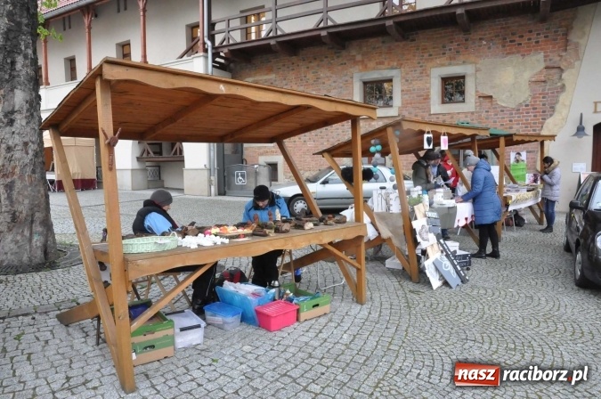 Zdjęcie w galerii na portalu naszraciborz.pl: Pogoda rankiem przestraszyła, ale zamkowy jarmark ruszył  wiadomości z regionu