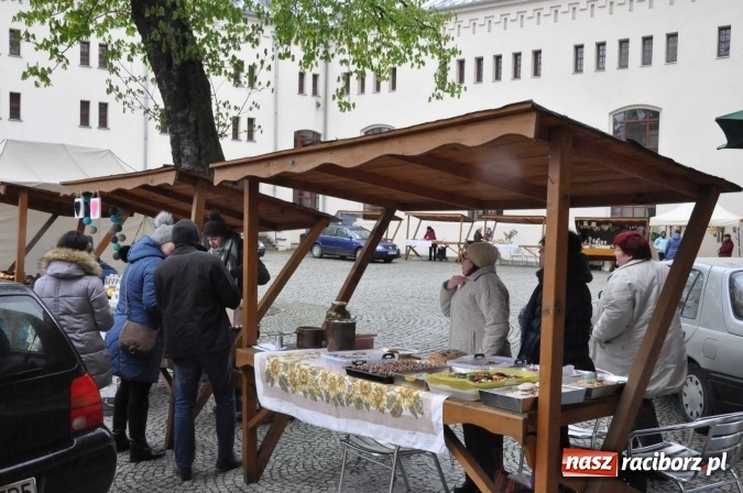 Zdjęcie w galerii na portalu naszraciborz.pl: Pogoda rankiem przestraszyła, ale zamkowy jarmark ruszył  wiadomości z regionu