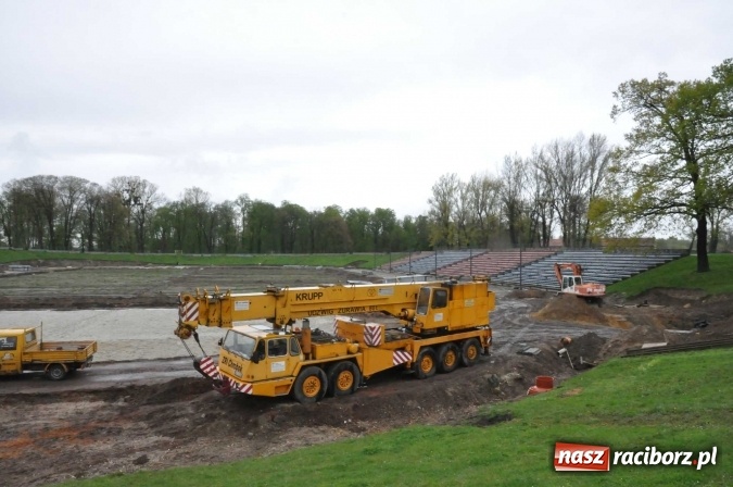 Zdjęcie w galerii na portalu naszraciborz.pl: 30 października - to termin zakończenia prac. Jak dziś wygląda stadion w Raciborzu? wiadomości z regionu