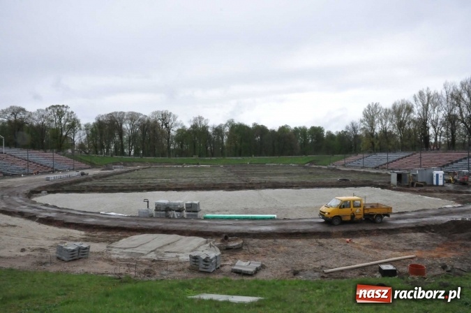 Zdjęcie w galerii na portalu naszraciborz.pl: 30 października - to termin zakończenia prac. Jak dziś wygląda stadion w Raciborzu? wiadomości z regionu
