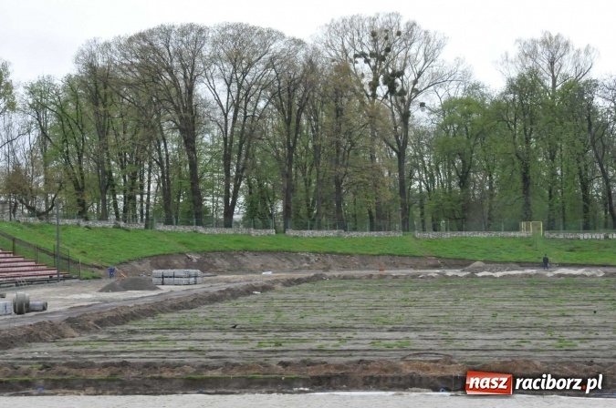 Zdjęcie w galerii na portalu naszraciborz.pl: 30 października - to termin zakończenia prac. Jak dziś wygląda stadion w Raciborzu? wiadomości z regionu