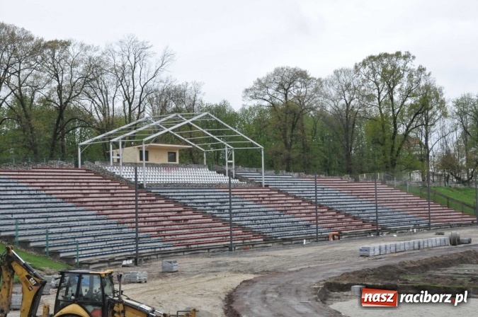 Zdjęcie w galerii na portalu naszraciborz.pl: 30 października - to termin zakończenia prac. Jak dziś wygląda stadion w Raciborzu? wiadomości z regionu