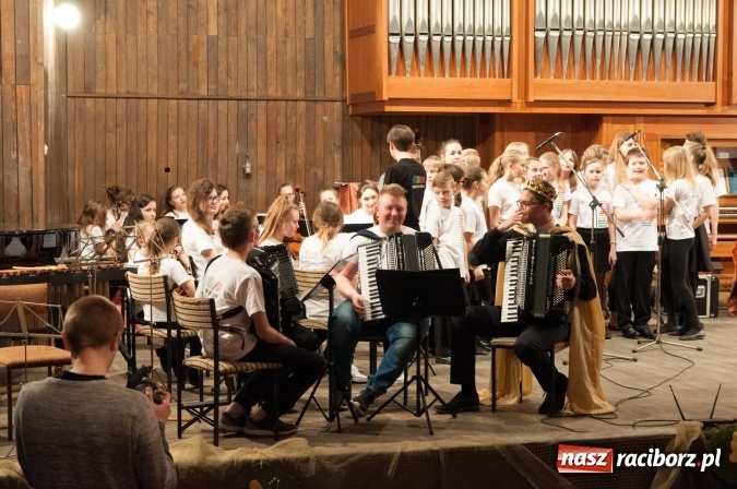 Zdjęcie w galerii na portalu naszraciborz.pl: Śpiąca Królewna na Dzień Otwartych Drzwi w szkole muzycznej wiadomości z regionu