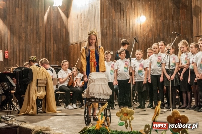 Zdjęcie w galerii na portalu naszraciborz.pl: Śpiąca Królewna na Dzień Otwartych Drzwi w szkole muzycznej wiadomości z regionu