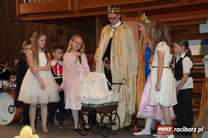 Zdjęcie w galerii na portalu naszraciborz.pl: Śpiąca Królewna na Dzień Otwartych Drzwi w szkole muzycznej wiadomości z regionu