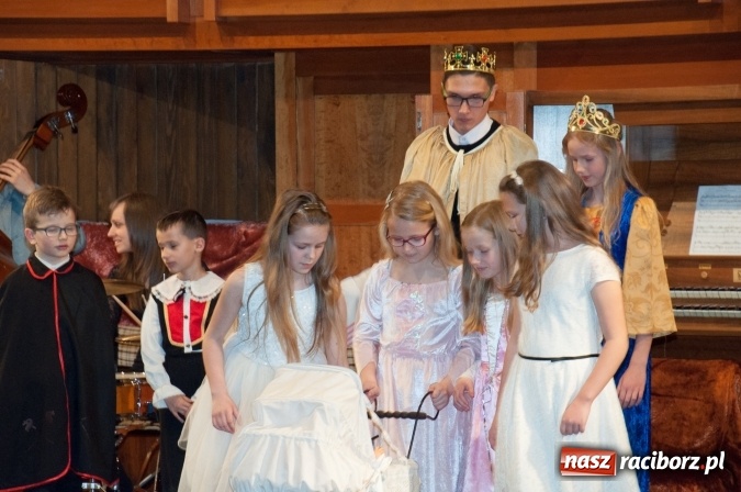 Zdjęcie w galerii na portalu naszraciborz.pl: Śpiąca Królewna na Dzień Otwartych Drzwi w szkole muzycznej wiadomości z regionu